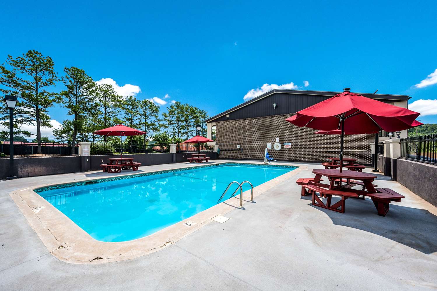 Econo Lodge Inn and Suites University Huntsville AL 17/19
