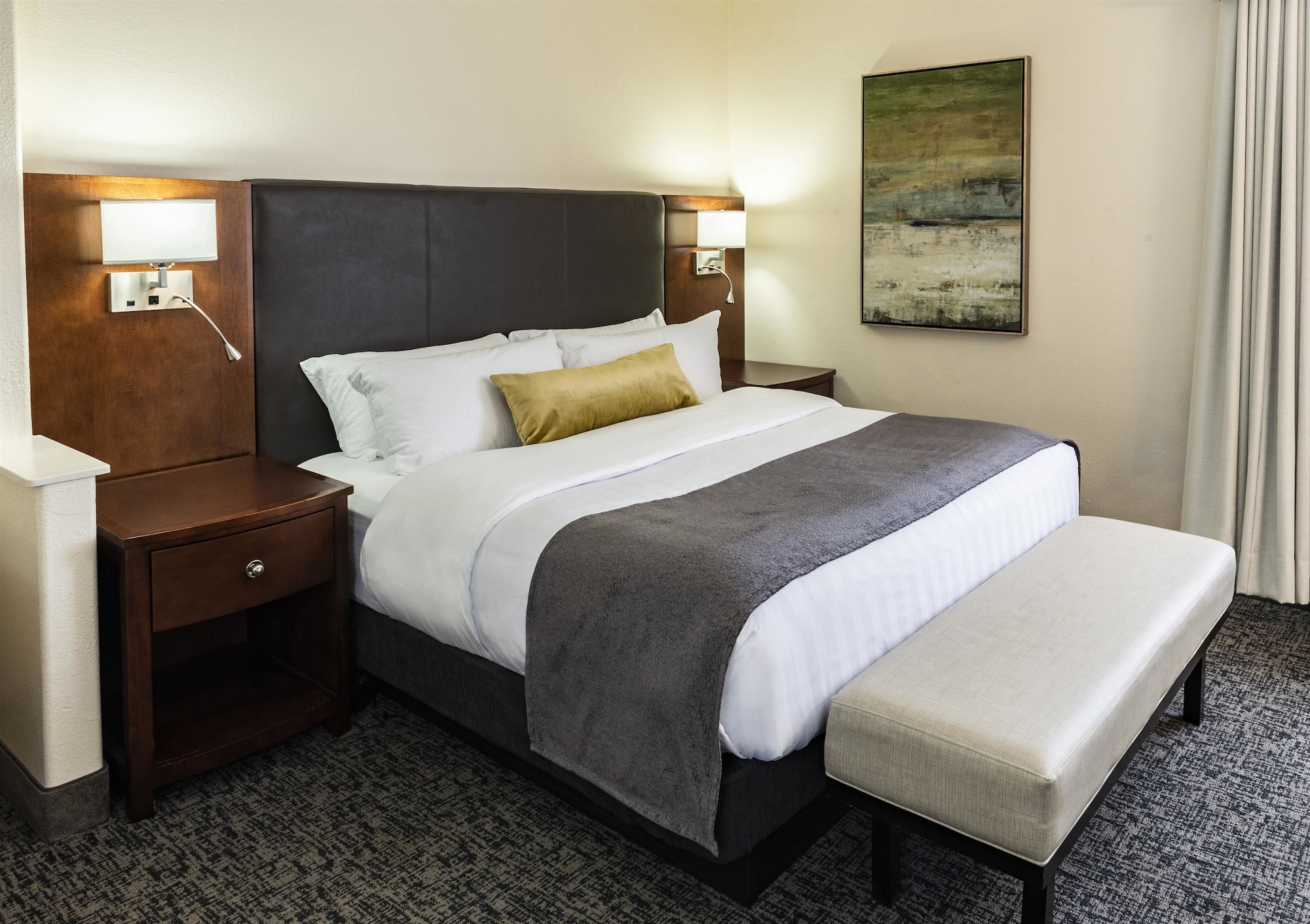SUITE, KING BED