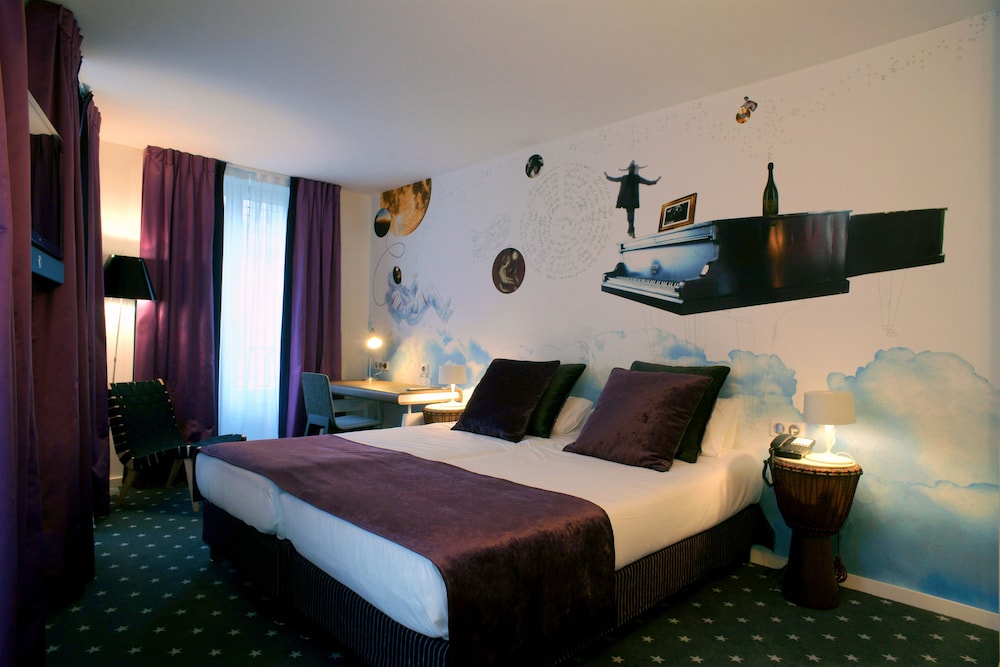ROOM, SINGLE