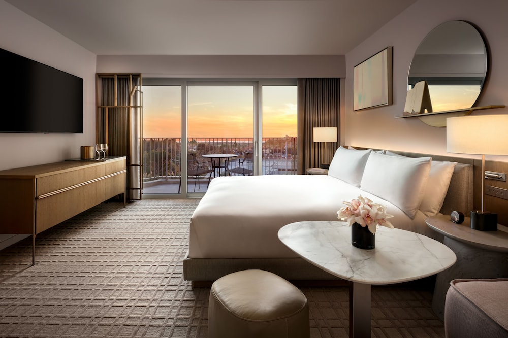 Fairmont Century Plaza Gold Experience 41/73