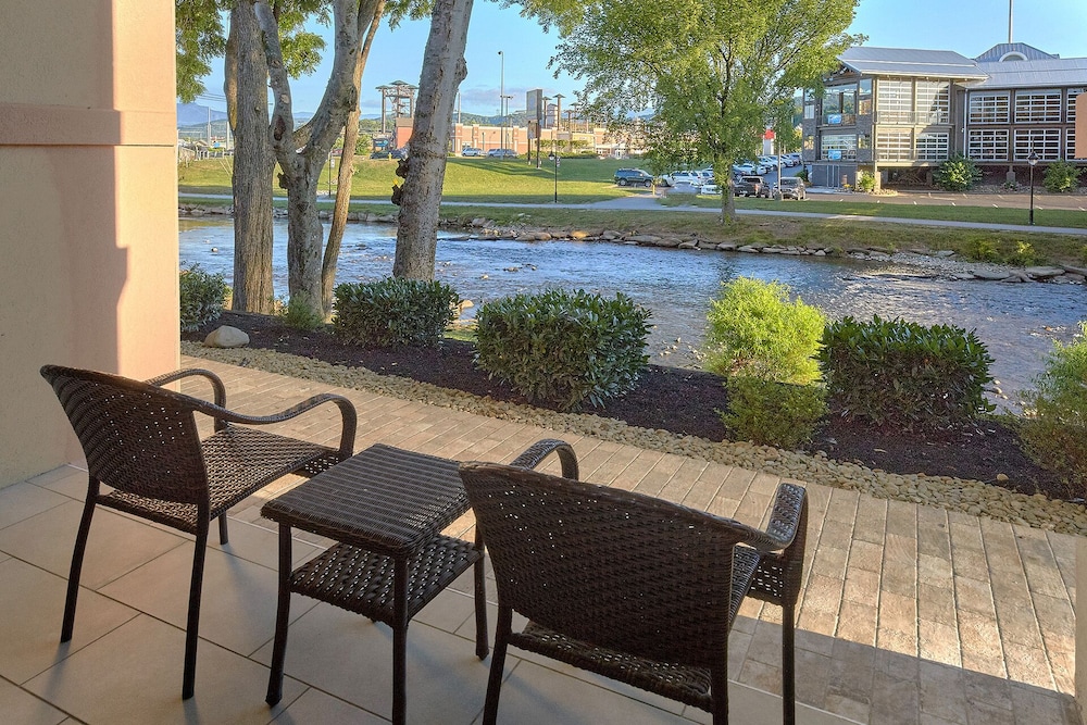The Inn On the River 12/66