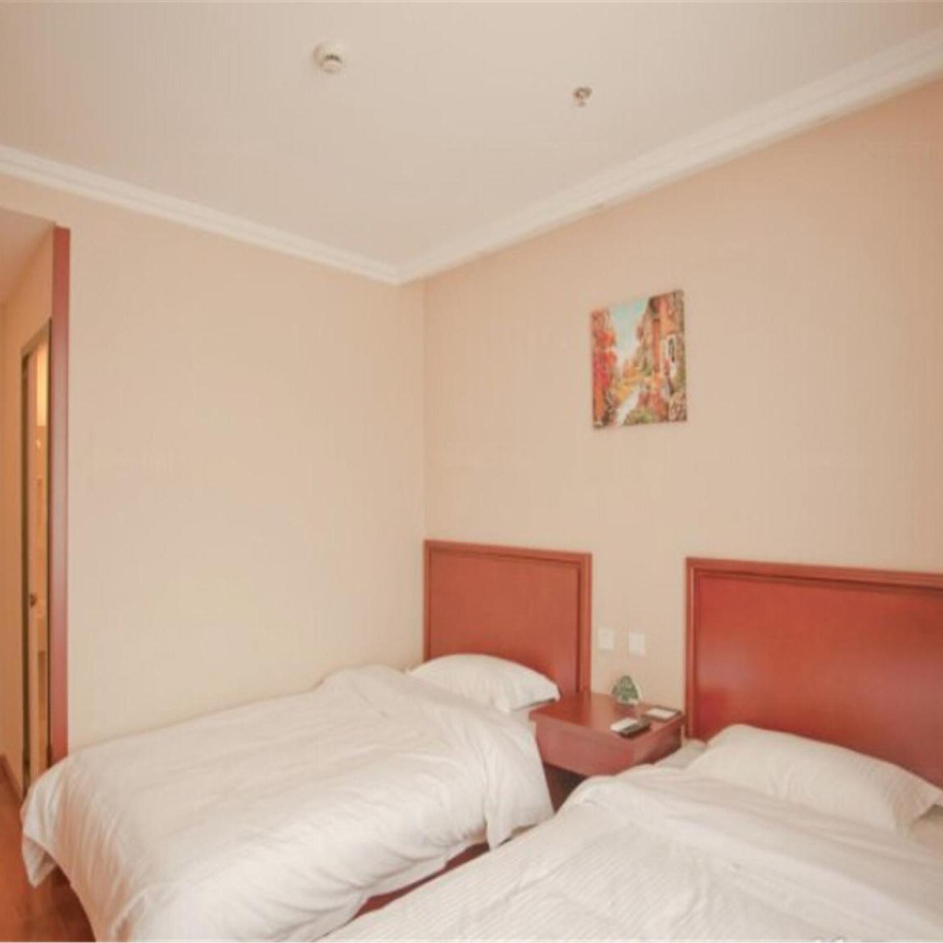 GreenTree Inn Liaoning Dalian Railway Station South Shengli Square Express Hotel 13/35