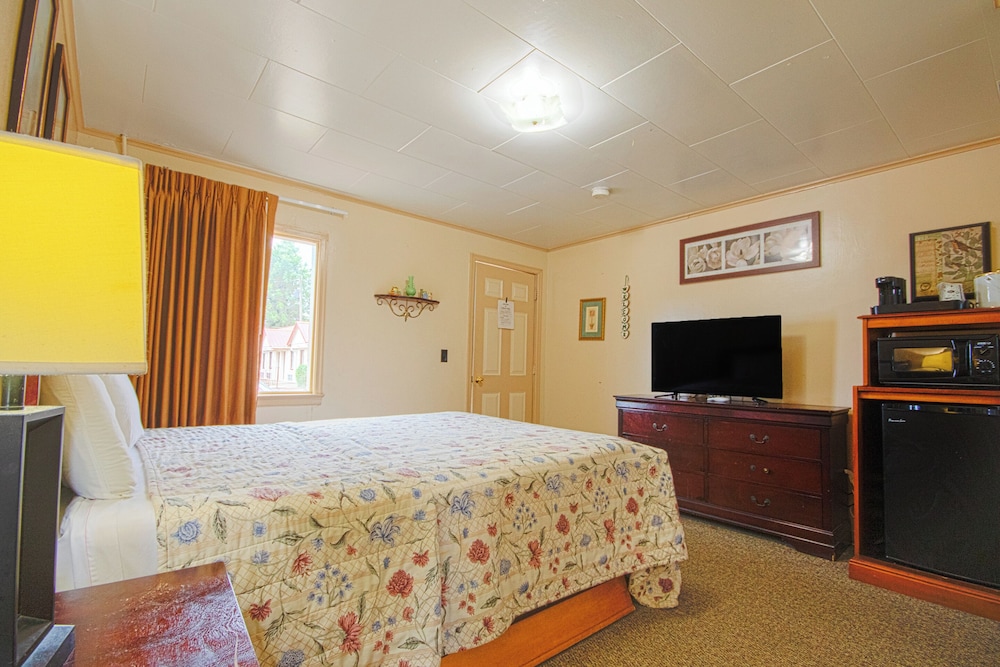 Sunflower Motel Hiawatha By OYO 26/53