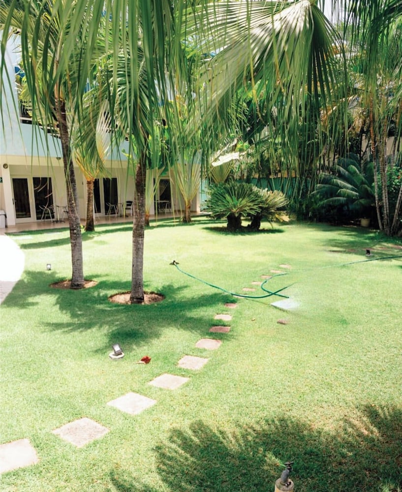 New Garden Hotel 44/59