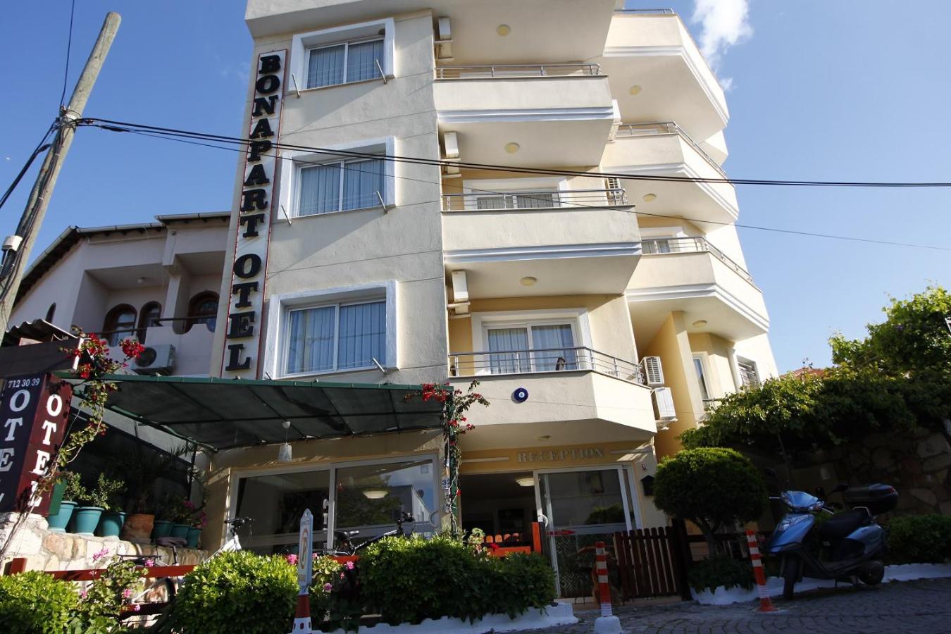 Bonapart Hotel 3/47