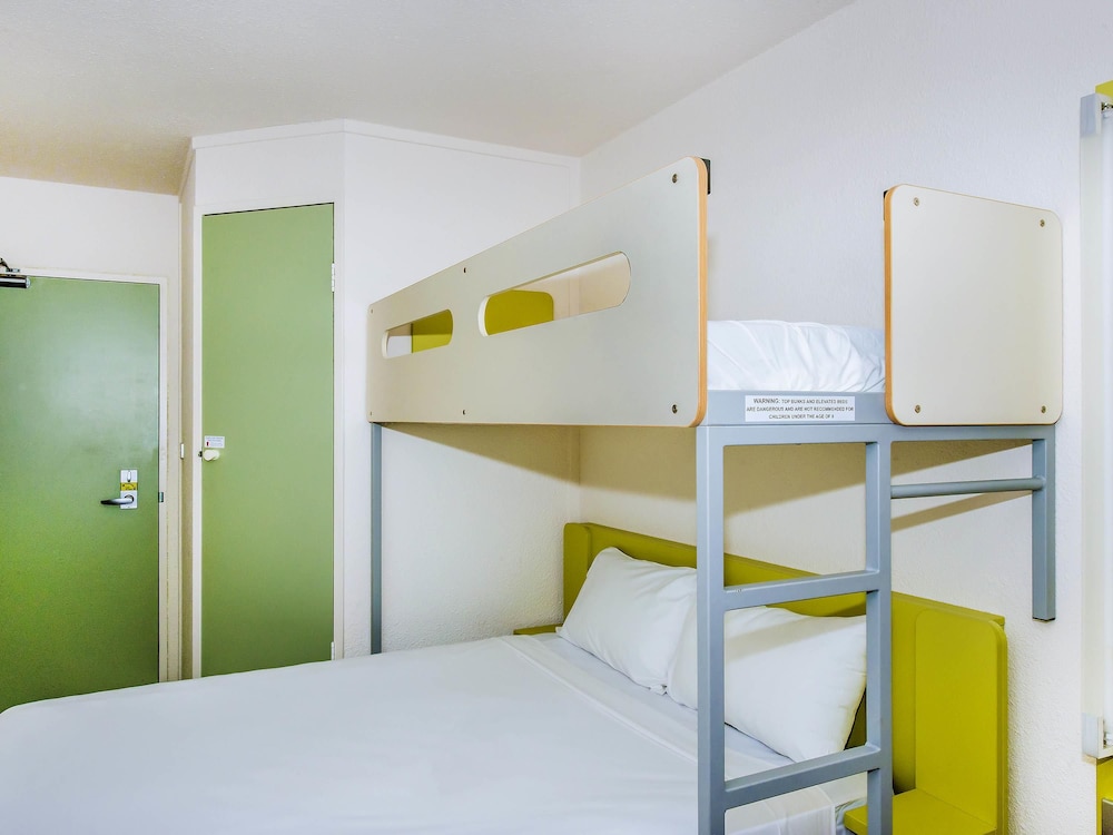 Ibis Budget Dandenong 25/65