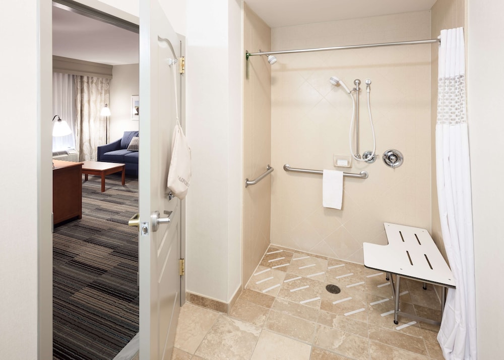 Hampton Inn Suites Cedar Rapids North 21/40