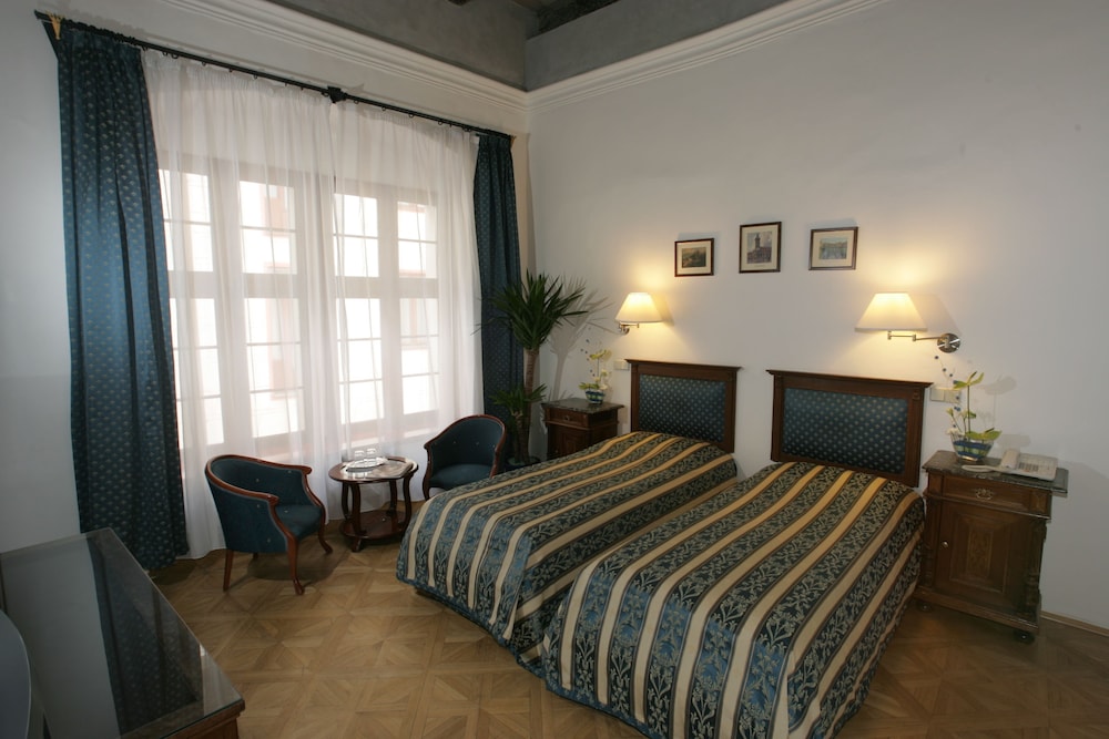 ELITE HOTEL 11/50