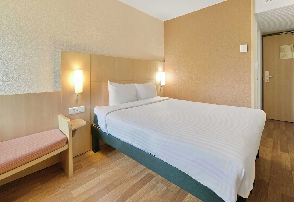 B&B HOTEL Le Mans Centre Cathedrale 14/50