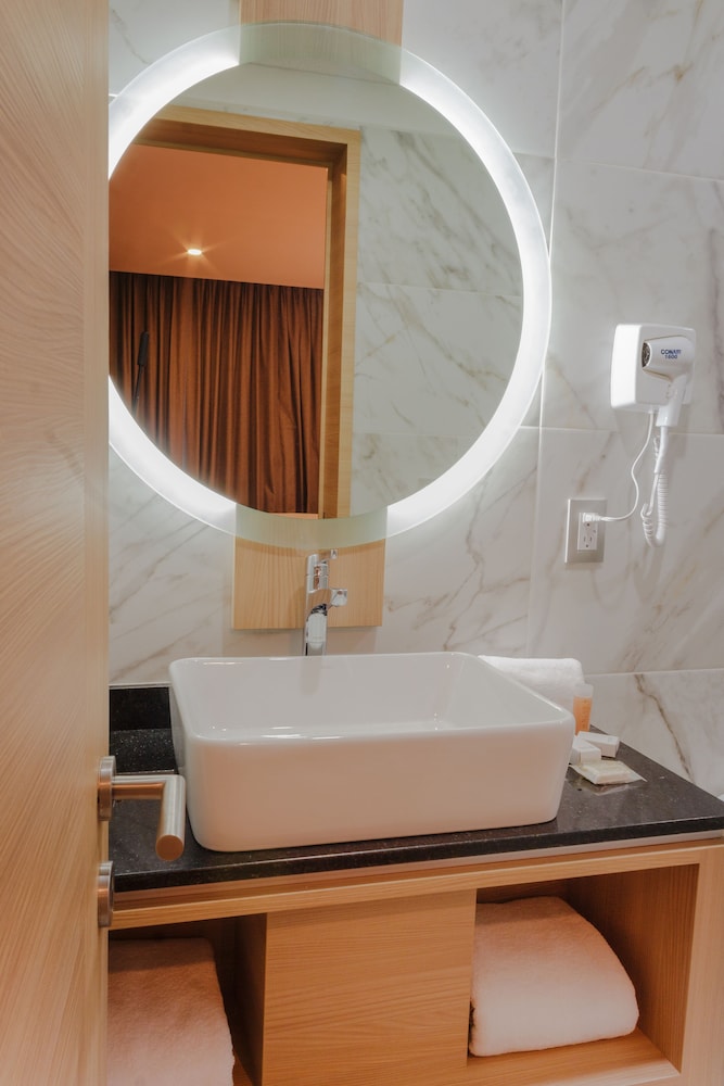 Hotel Kavia Monterrey 50/50