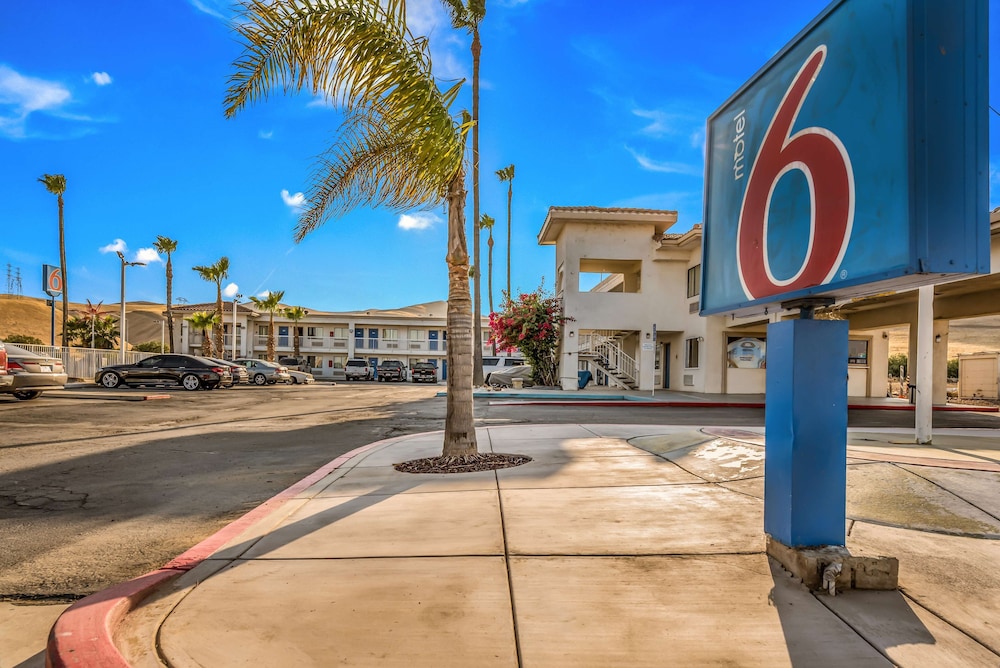 Motel6 Westley Ca 32/40
