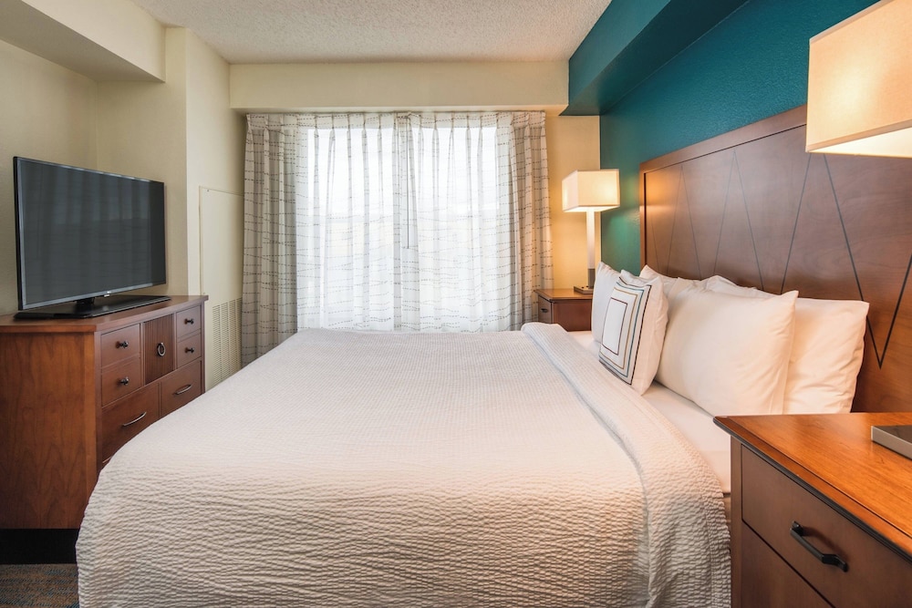 Studio, King Bed, Sofa, Accessible