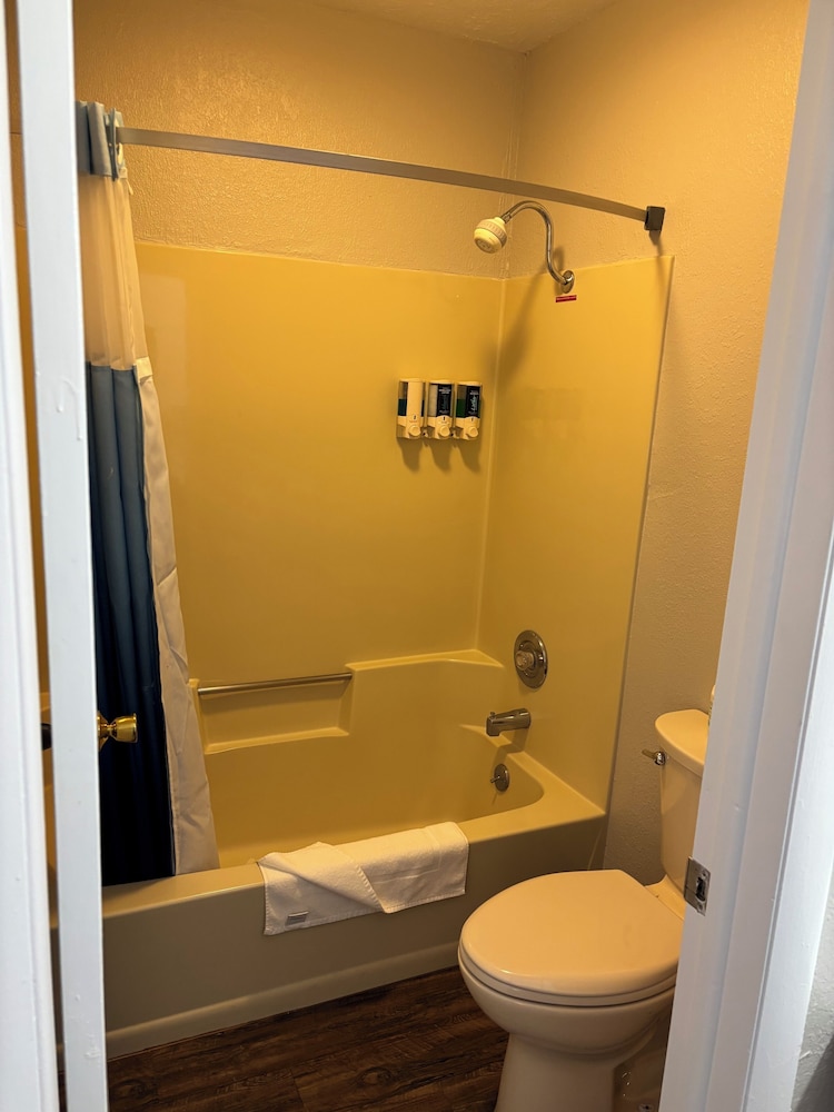 Baymont by Wyndham Petoskey 44/51