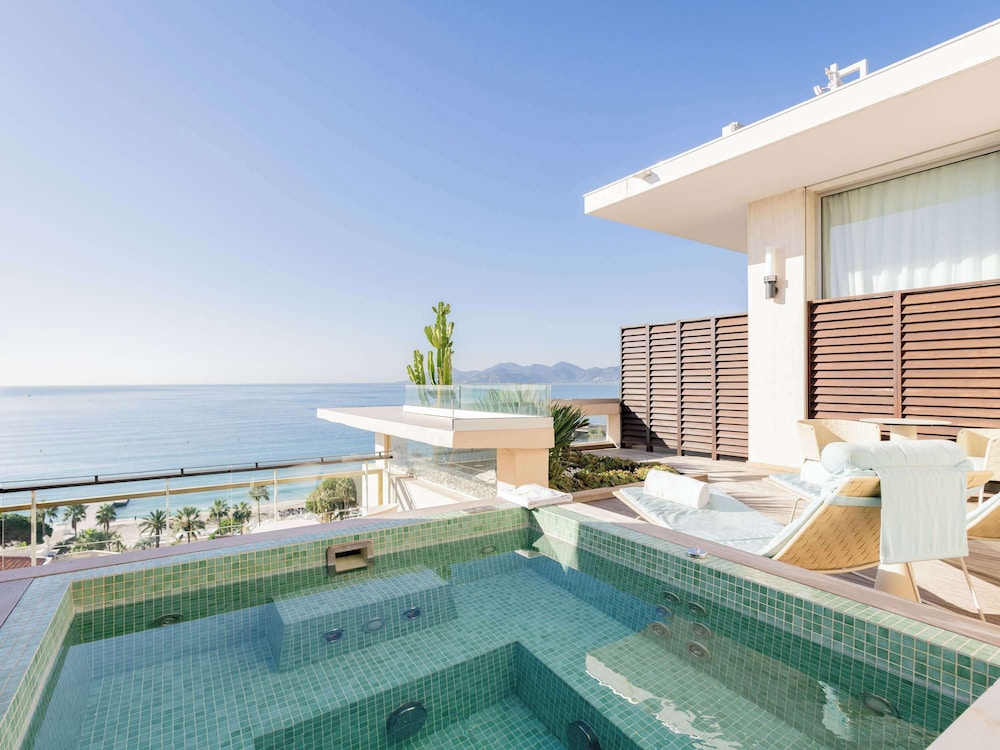 swimming pool spa
