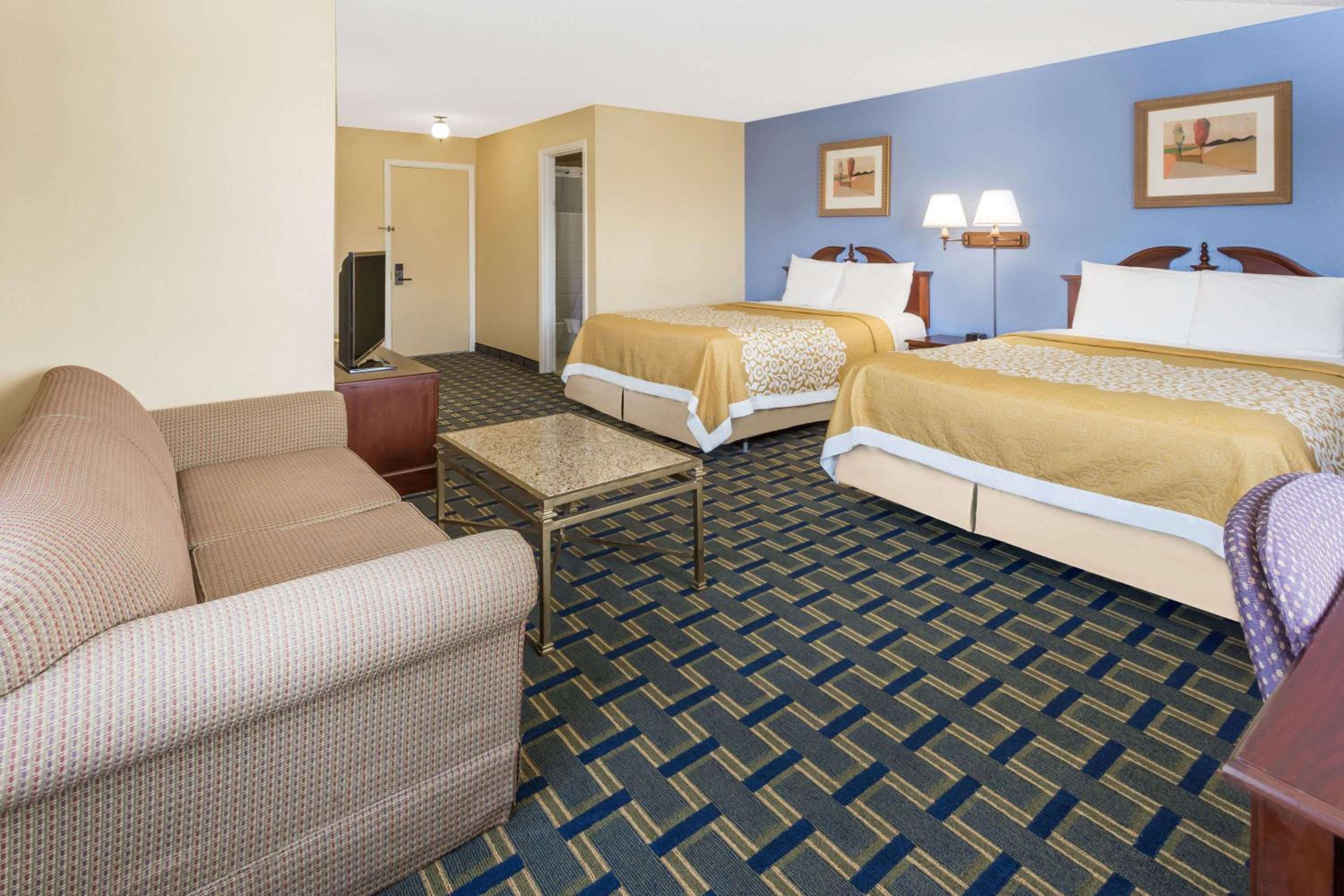 Days Inn by Wyndham Plymouth 14/25