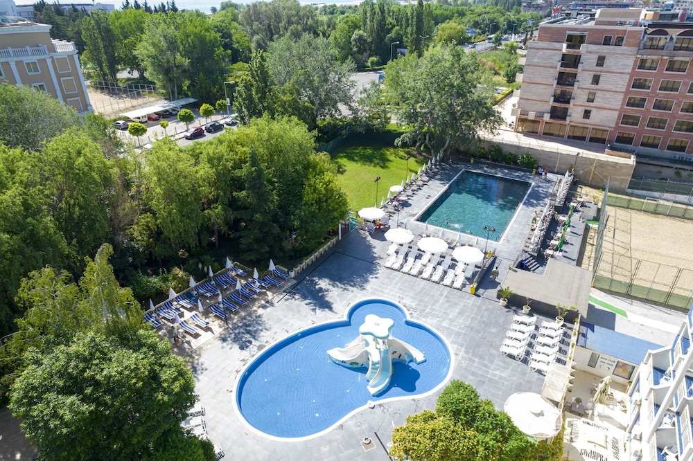 Aquamarine Hotel 65/68