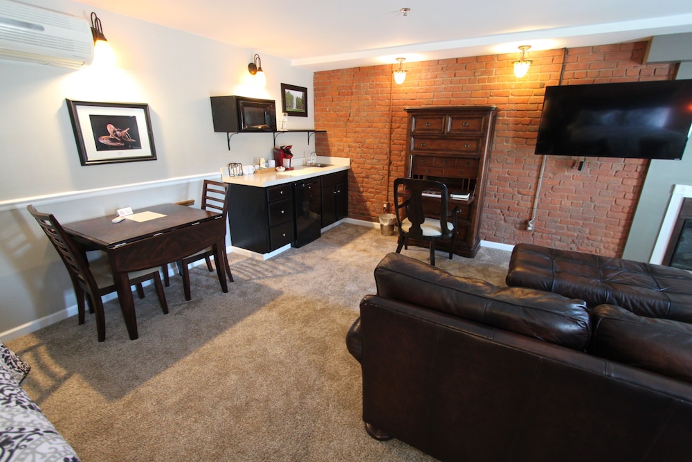 Lodging at the Gaffer Inn 29/48