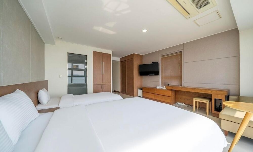 DELUXE, TWIN BEDS, OCEAN VIEW