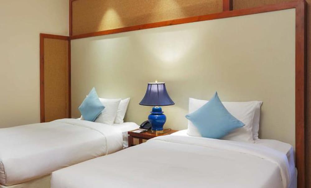 Deluxe, King Bed, No Window, A&Em Art Hotel 2/10