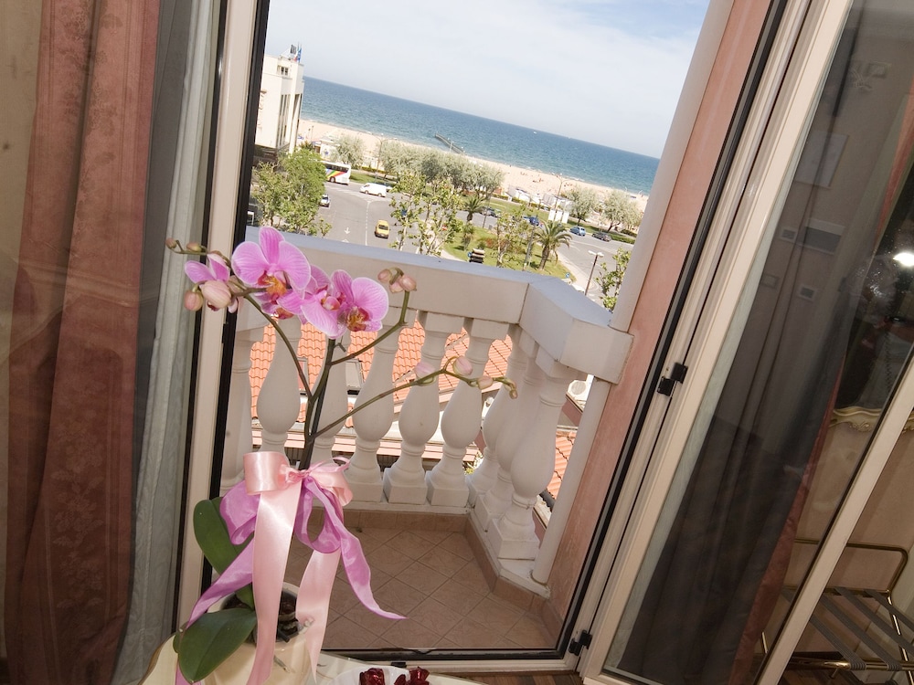 Hotel President Rimini 33/84