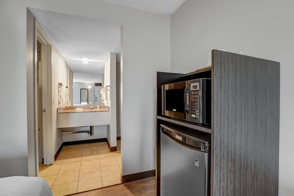Motel6 Brooks, AB 34/43