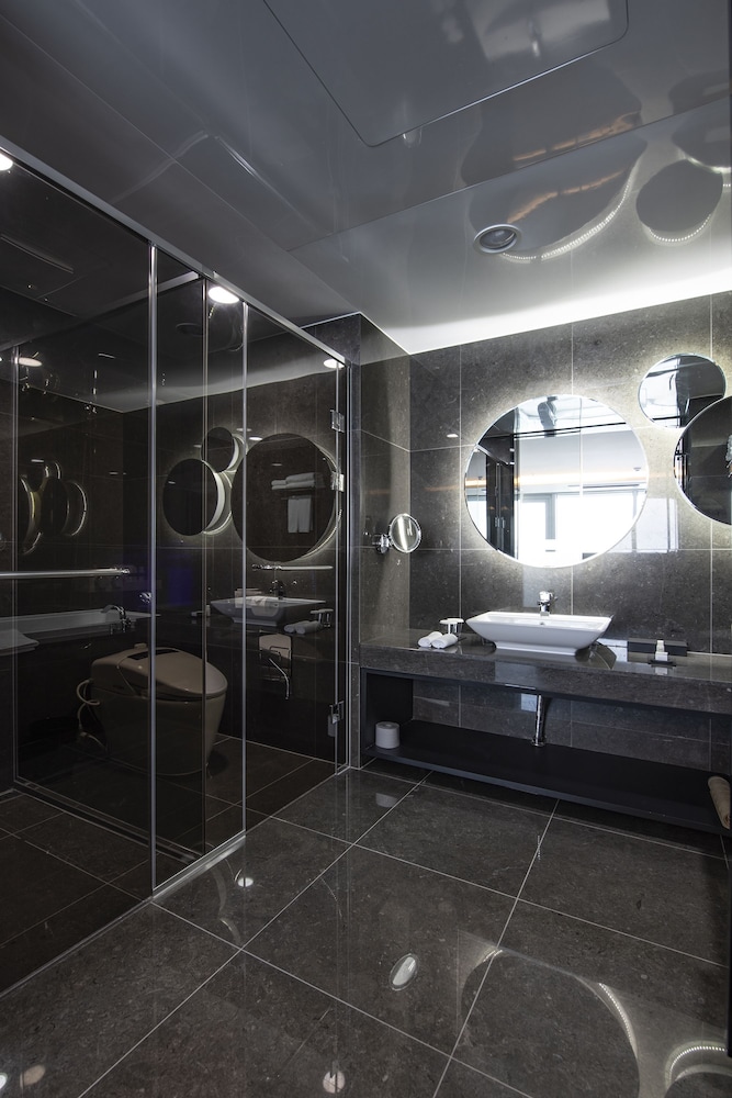 Ramada Suites by Wyndham Geoje 2/48