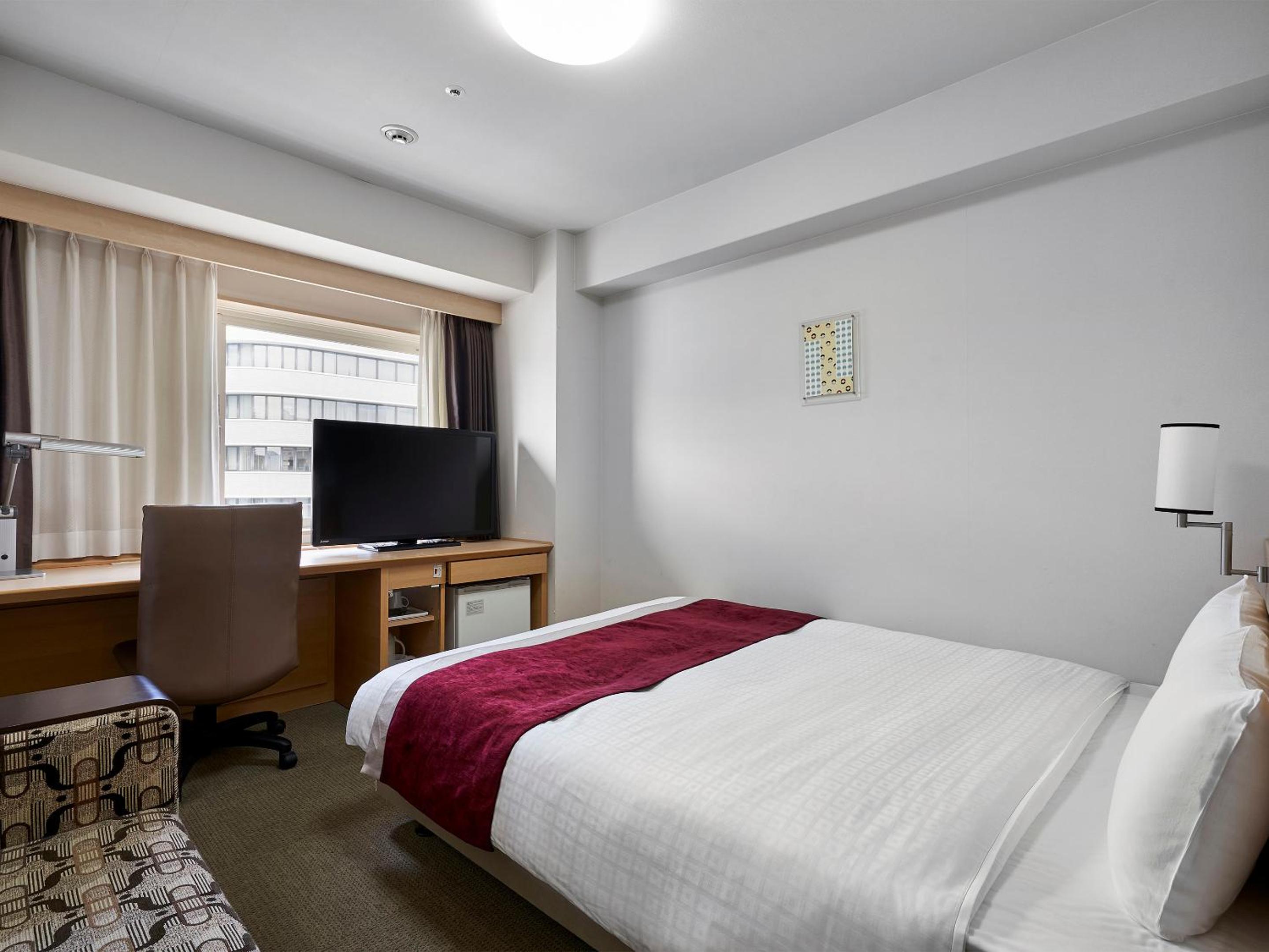 ROOM, SINGLE