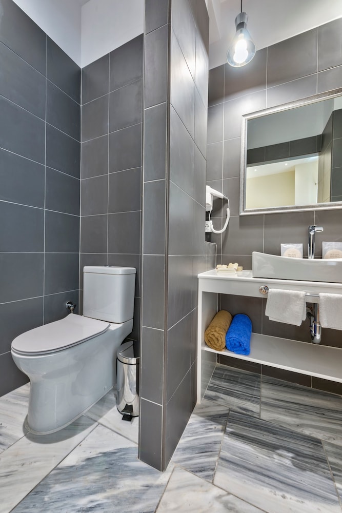 1844 Suites 61/61