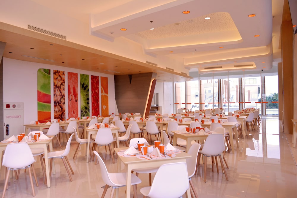 HARRIS Hotel & Conventions Bekasi 38/47