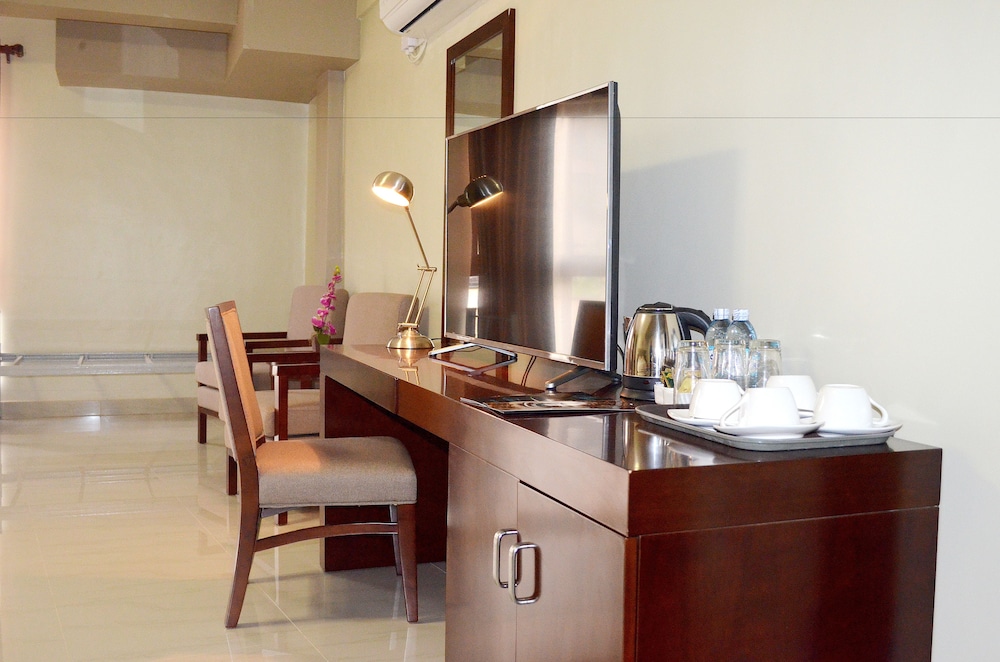 HILLSIDE PLAZA HOTEL 7/66