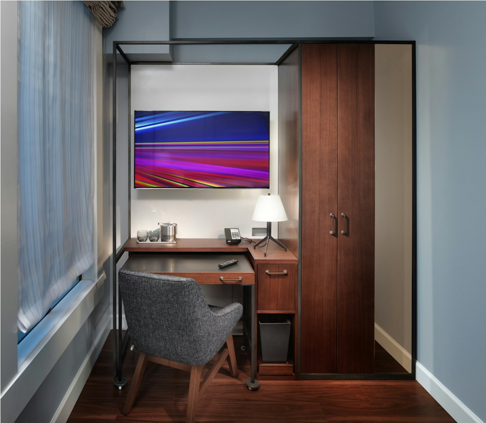 Axiom Hotel 64/76