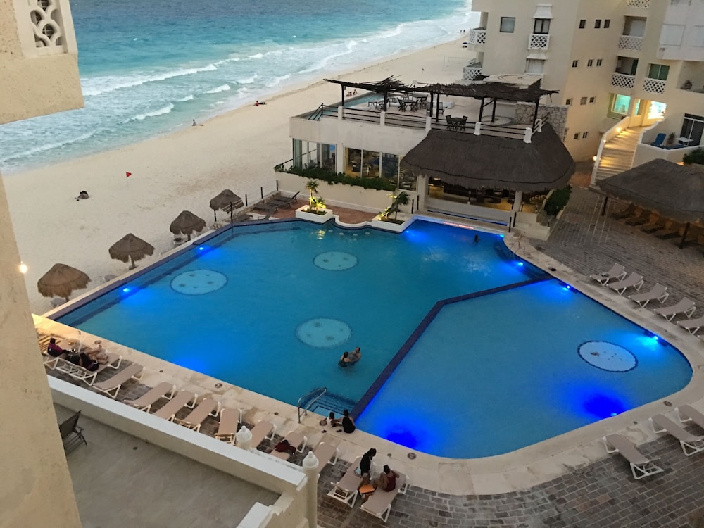 Cancun Plaza Condo 26/49