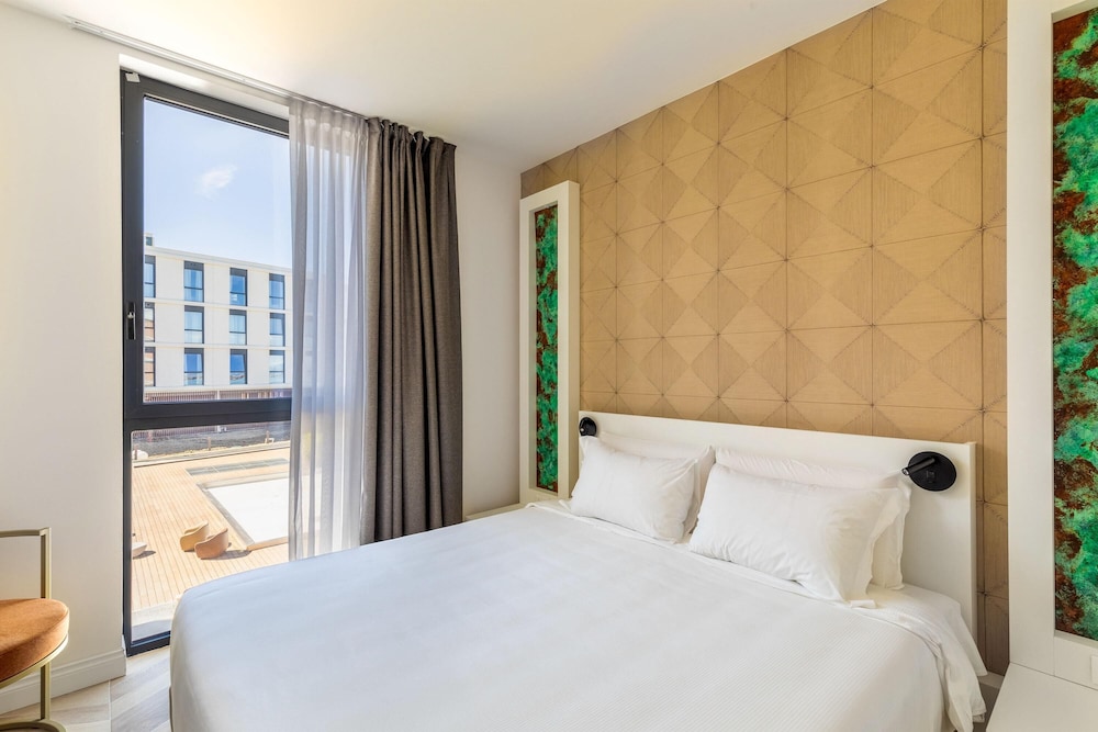 STANDARD, DOUBLE OR TWIN BED