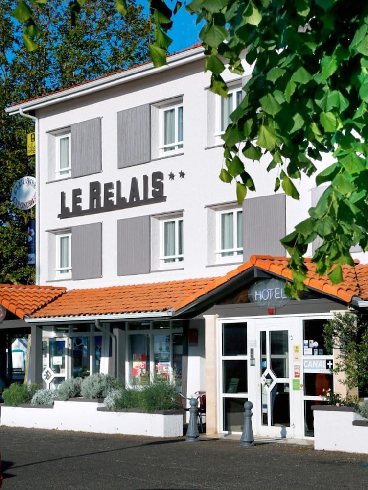 HÔTEL LE RELAIS 3/50