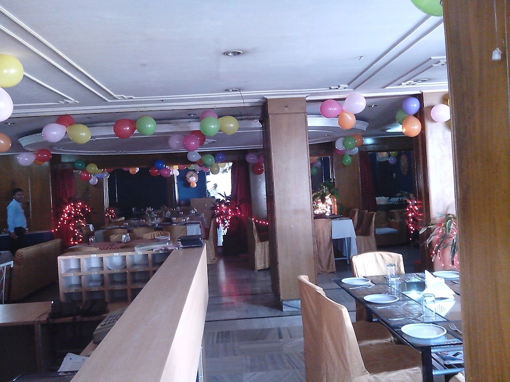 restaurant cafeteria
