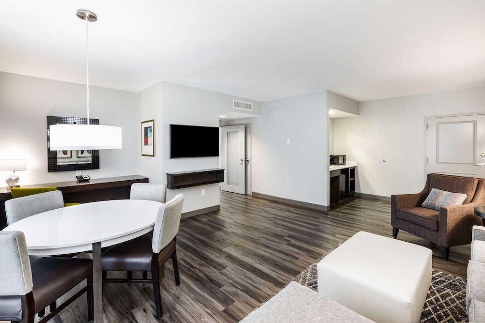 Embassy Suites by Hilton Houston Energy Corridor 32/63