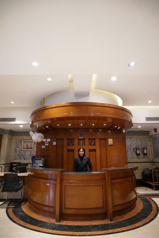 OYO Premium Bhai Bala Chowk 4/48