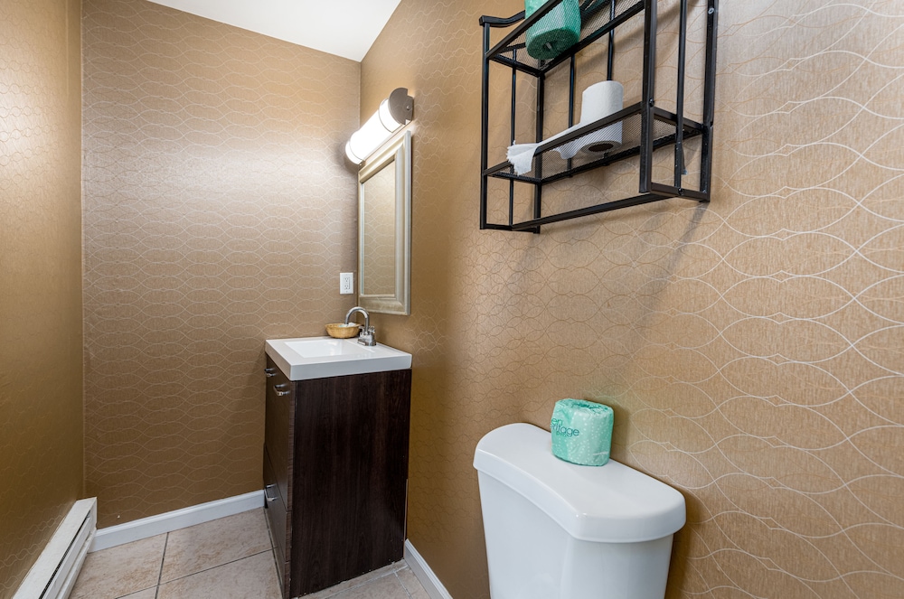 Boardwalk Hotel Charlee Beach House Rentals 49/50