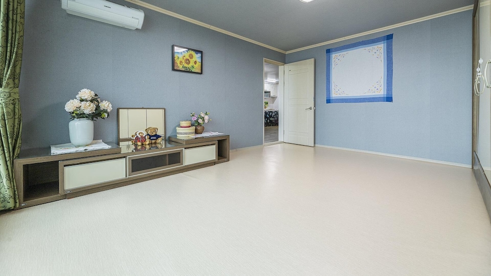 Ganghwa Badatgashimteo Pension 8/50