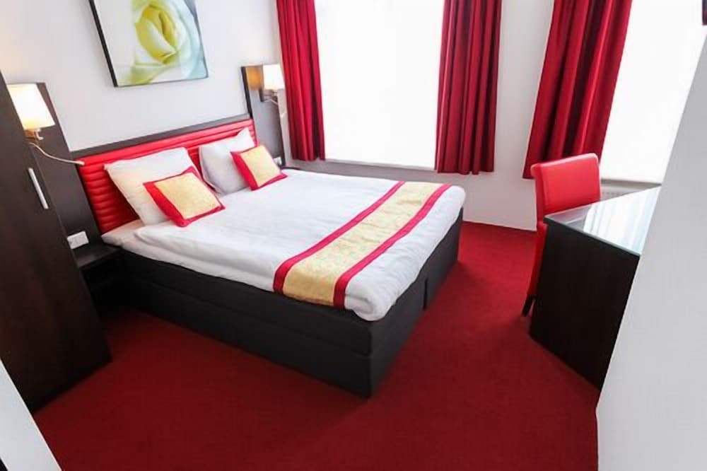 Standard, Double Bed, Hotel Allure 4/5