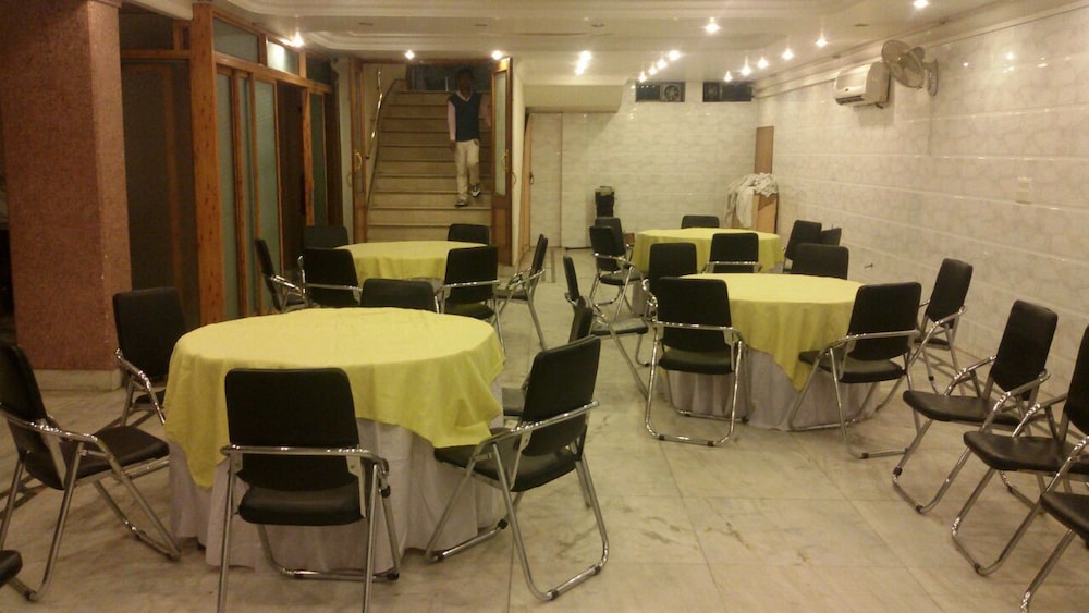 Hotel Singh International 28/35