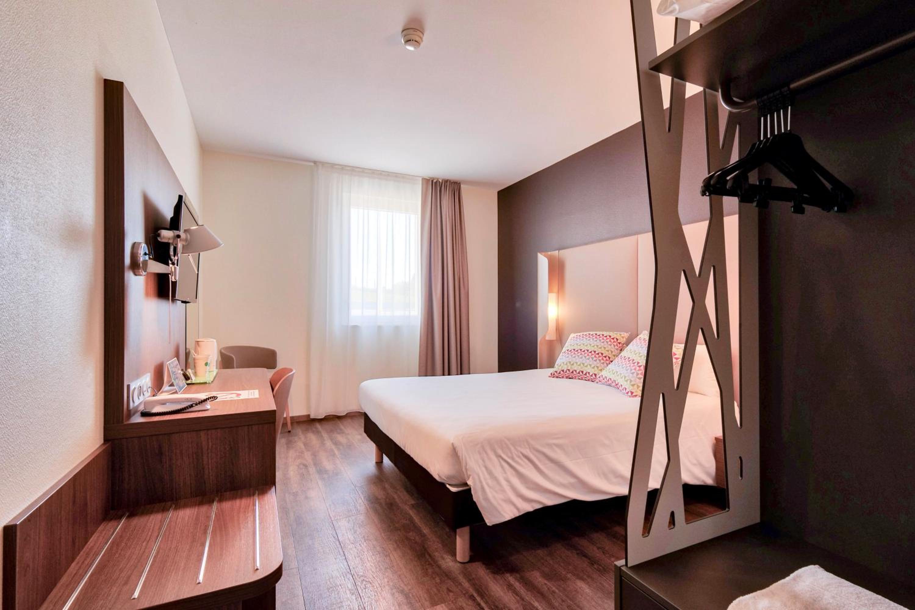 Room, Double Bed 7/10