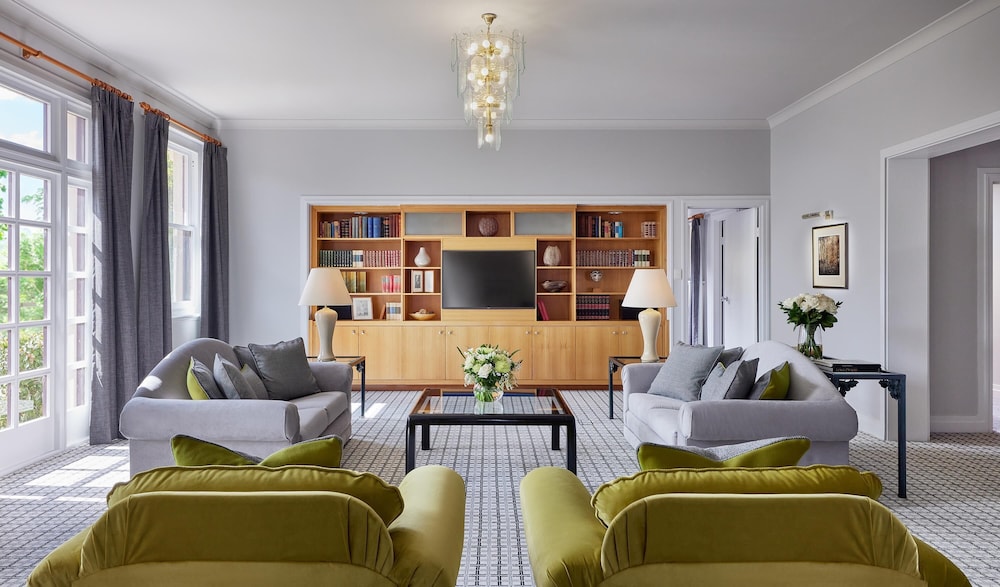 Hyatt Hotel Canberra 53/75