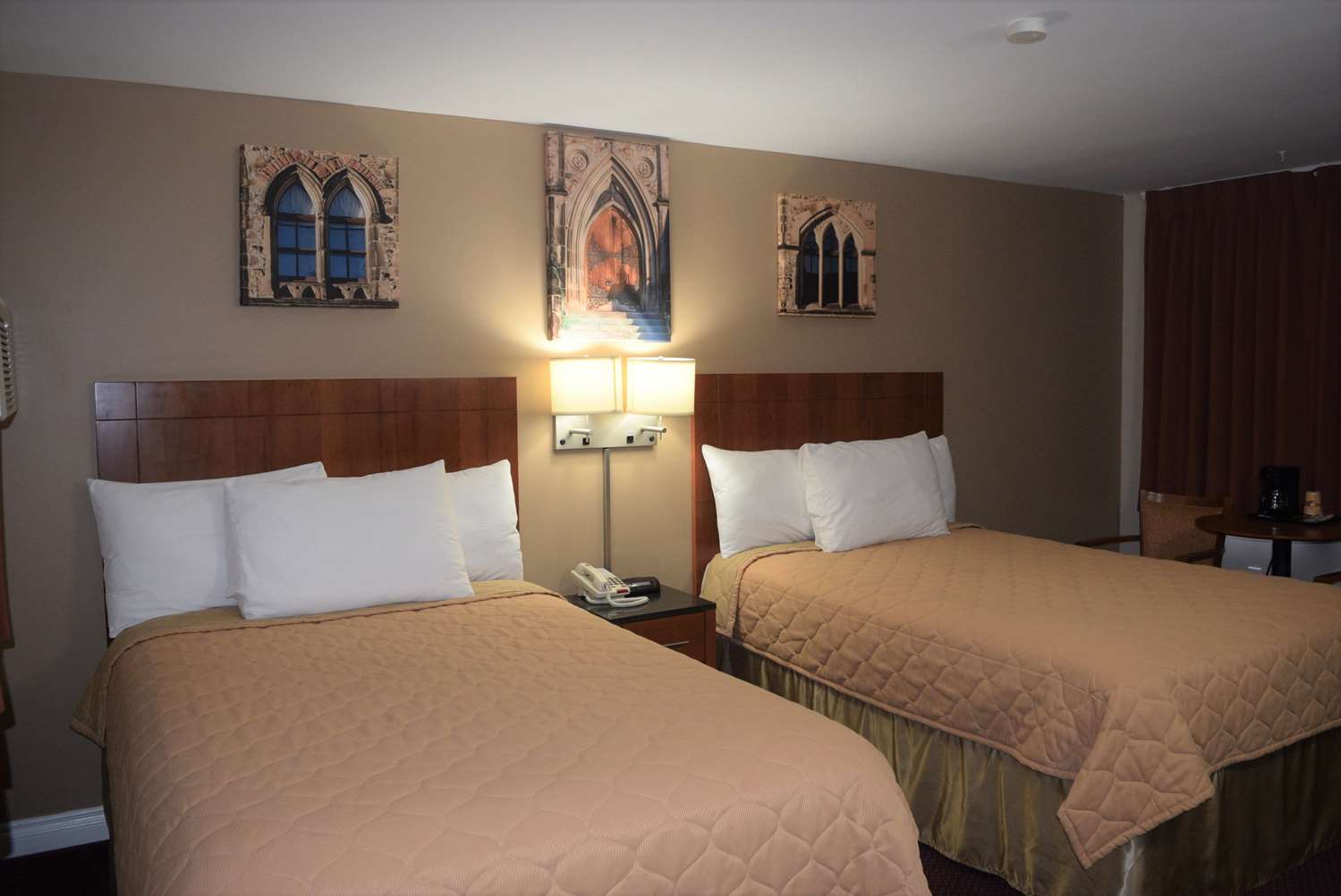 غرفة بسريرين مزدوجين، Knights Inn Arnprior 3/5