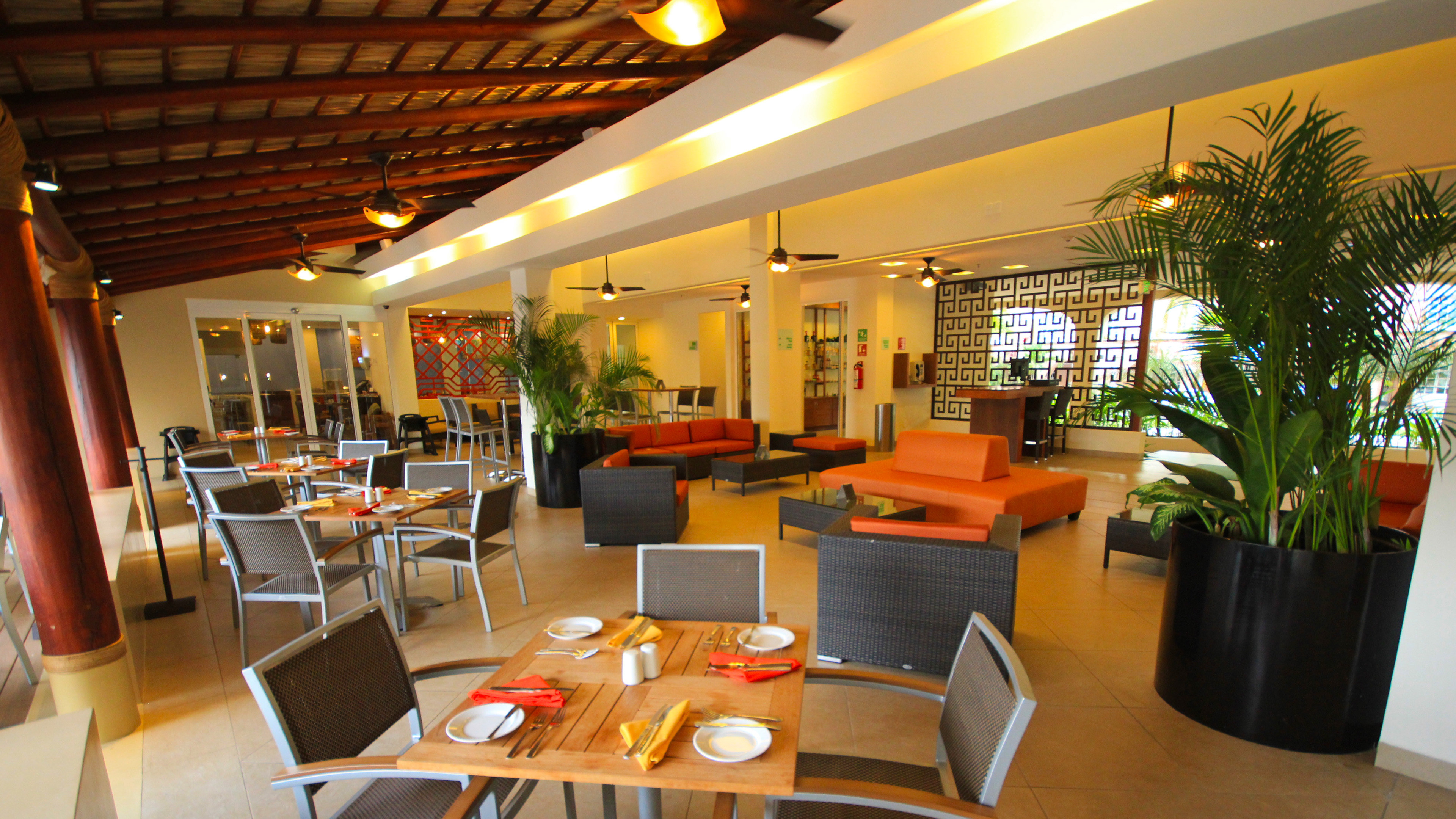 HOLIDAY INN HUATULCO 25/39