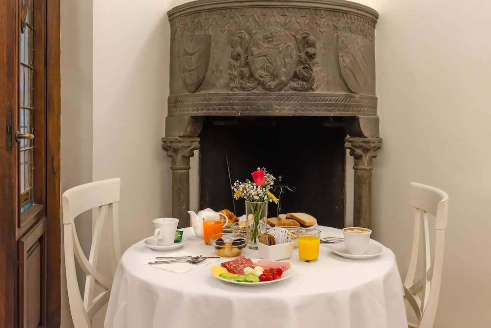 Hotel Accademia 7/56