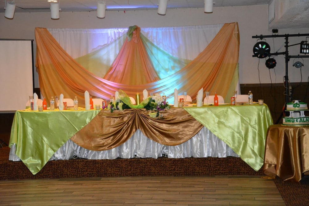Columbus Grand Hotel and Banquet Center 5/33