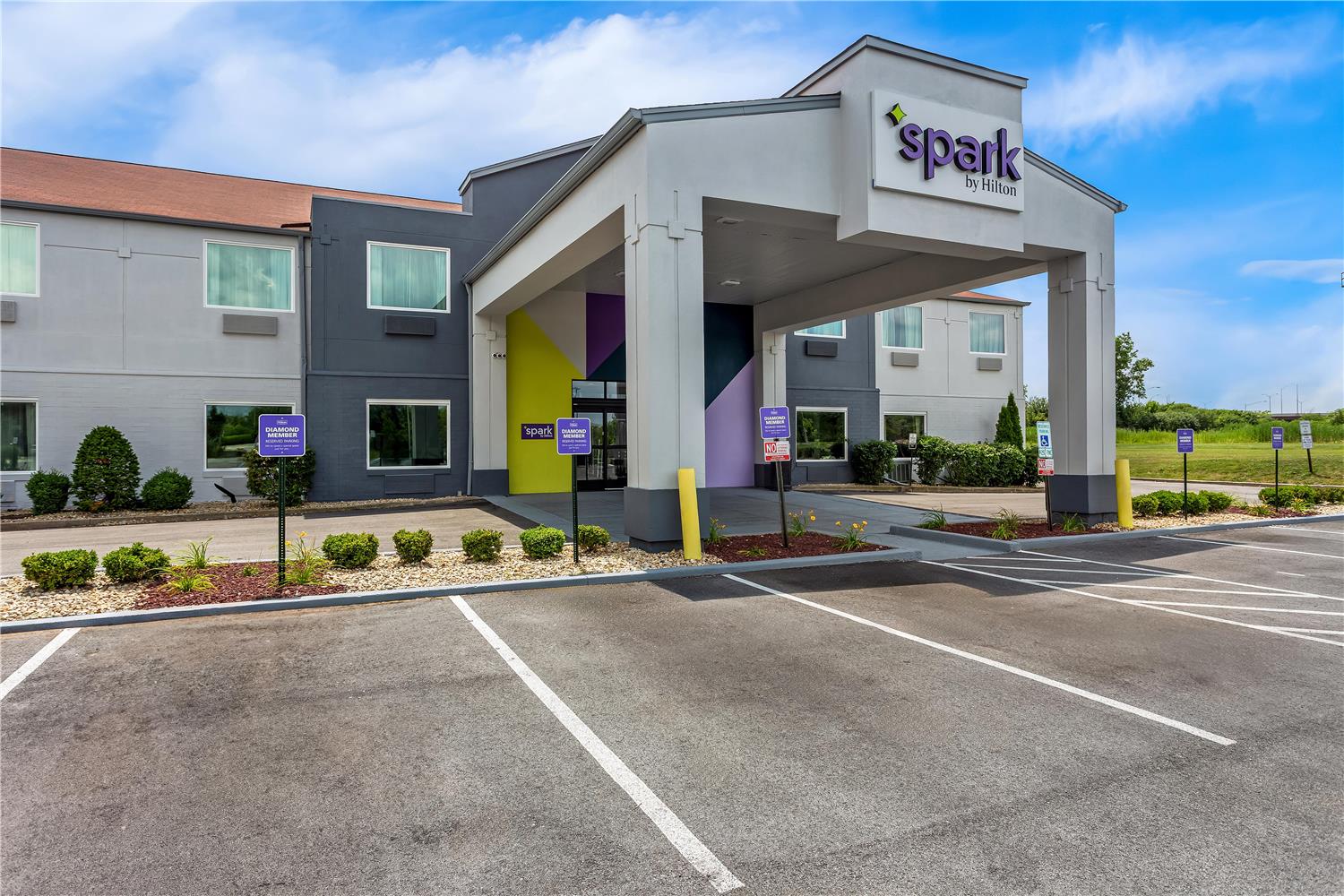 Spark by Hilton Oak Forest 40/48