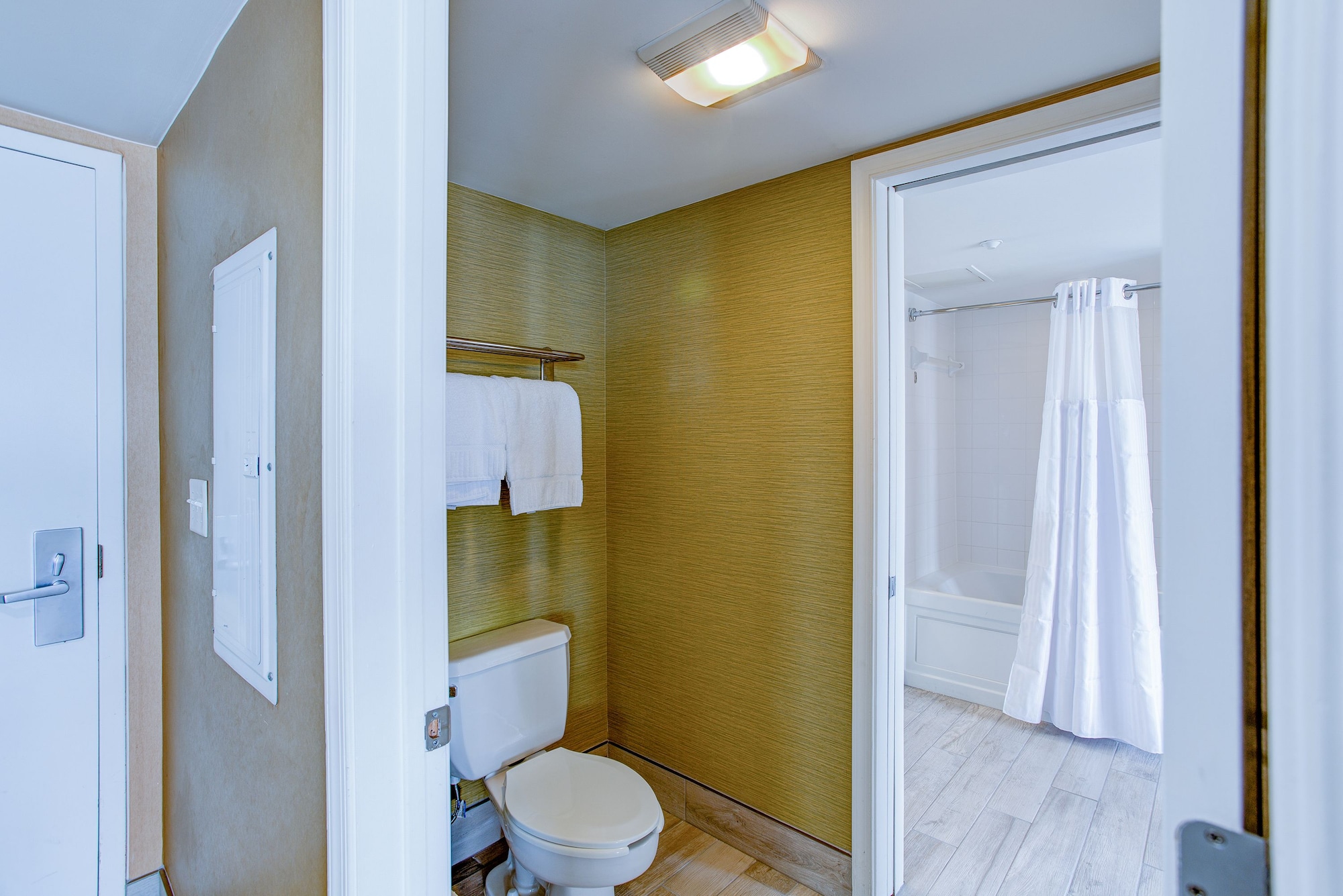 1 BEDROOM, SUITE, OCEAN VIEW