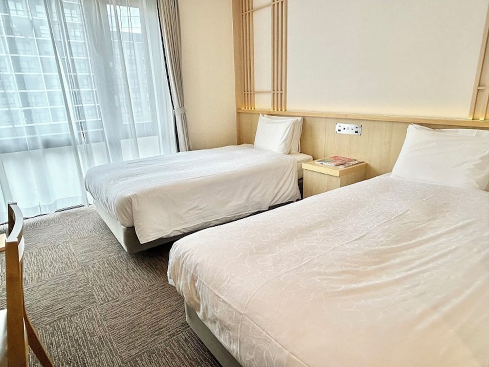 ROOM, TWIN BEDS
